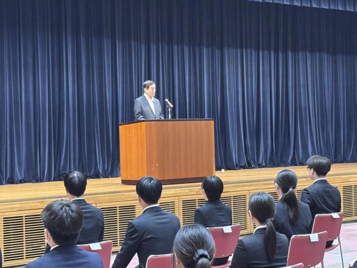 知事写真（アップ）