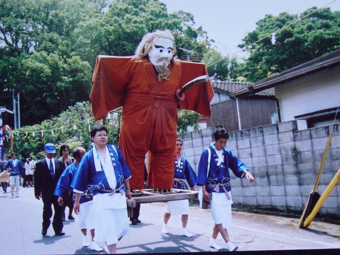 お田植え祭りに現れる大王殿