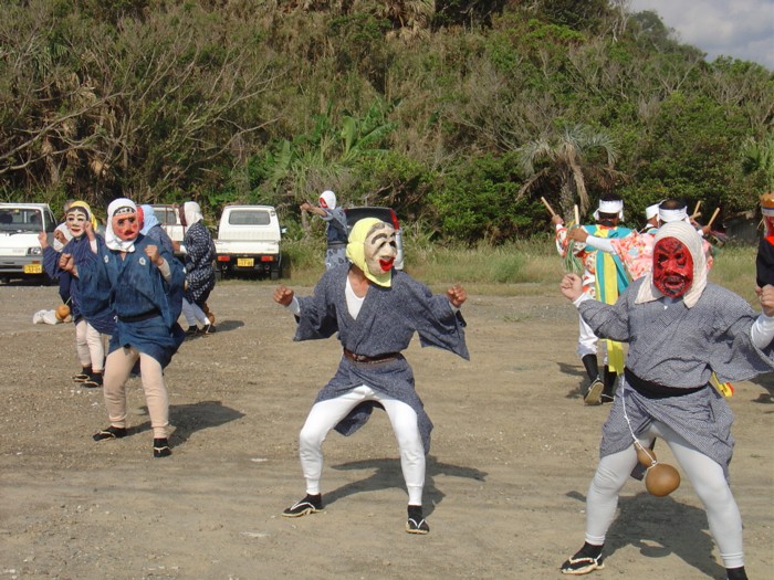 深川神社前の面踊りの奉納3