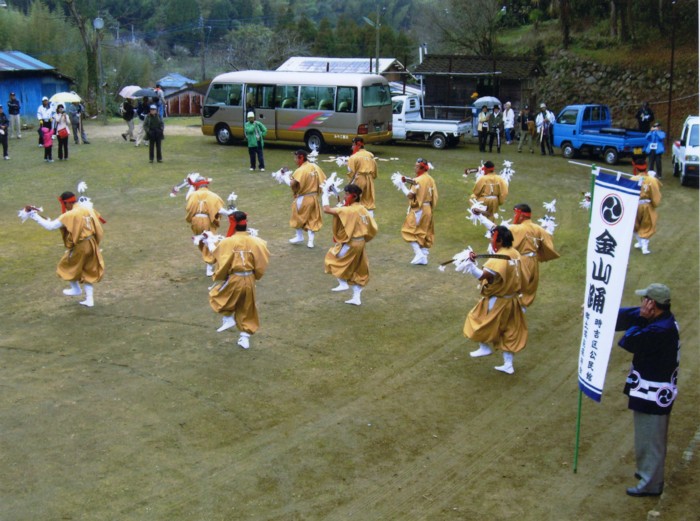 踊りの様子1