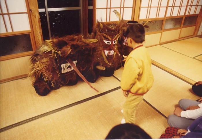 障子を開けると，そこにはトシドンが