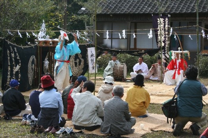 神舞奉納の様子