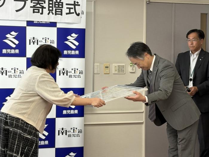 贈呈の瞬間