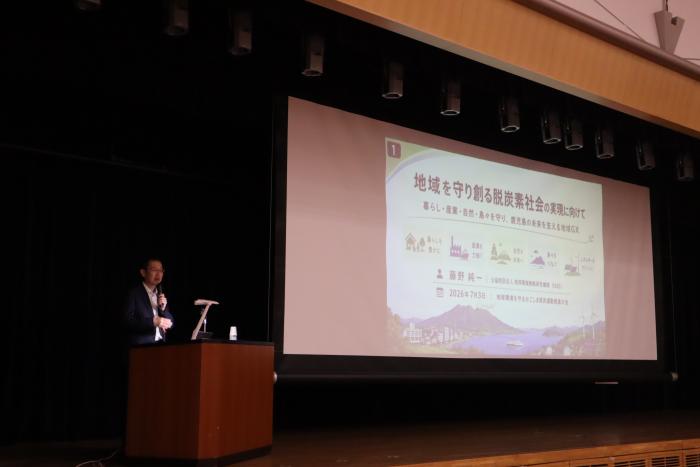  講演様子 (9).JPG