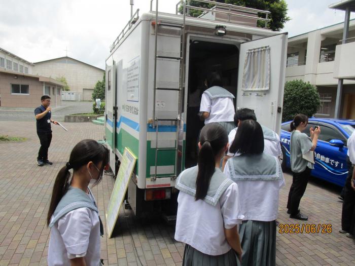 R7大気測定車写真