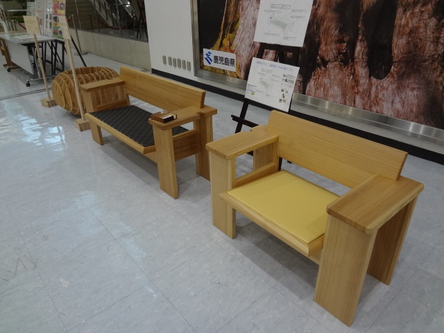 一般枠で開発した木製ベンチの写真
