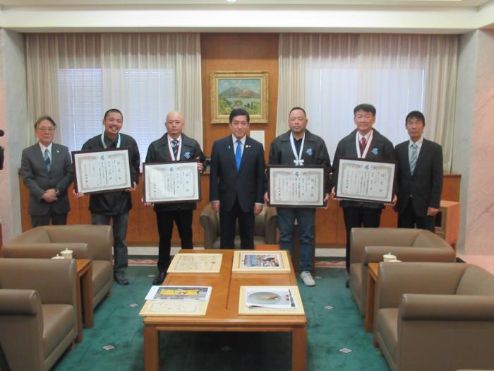 各受賞者と県職業能力開発協会永野専務理事,県日本調理技能士会眞邉会長と知事