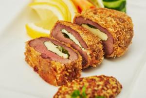 鹿肉ロースカツのチーズカツ