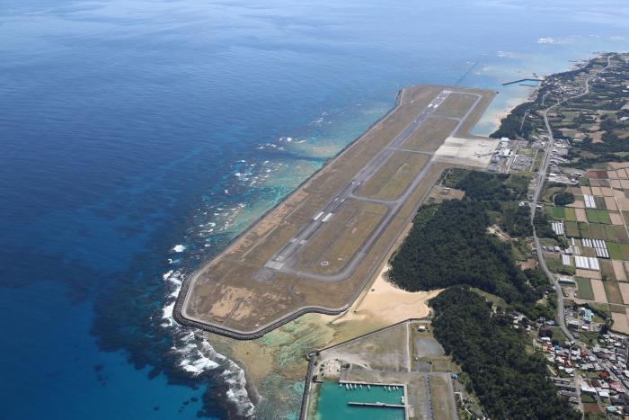 奄美空港航空写真