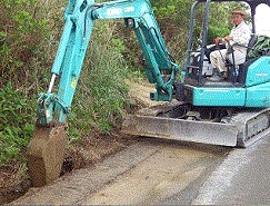 水路の泥上げ