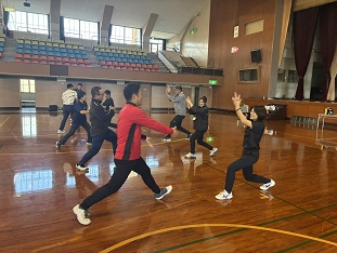 実技：主運動につながる動き「交流ダンス」