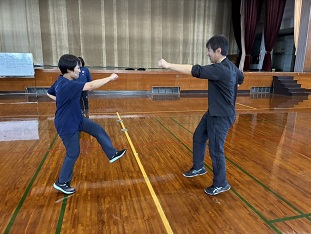 実技：主運動「ロックのリズム」