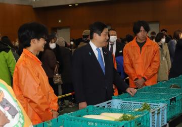 野菜販売の様子