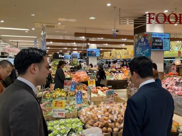 会場での知事写真2