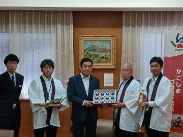 知事写真