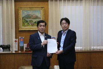 知事写真