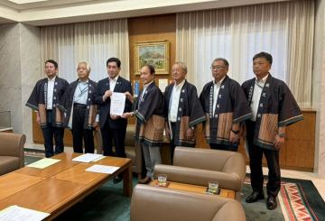 知事写真