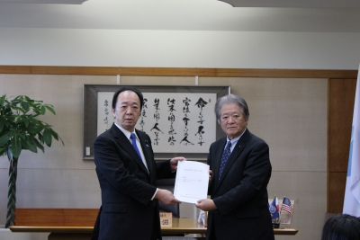 委員長から議長へ報告