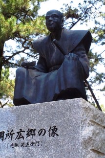 調所広郷銅像