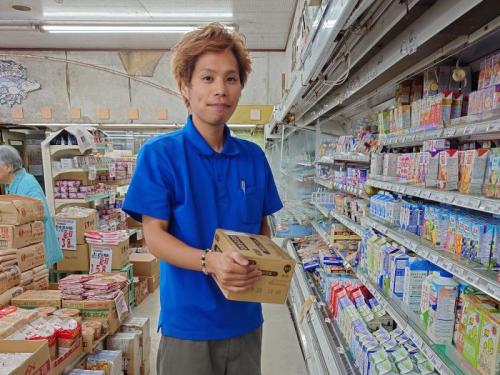 与論　スーパー内品出し
