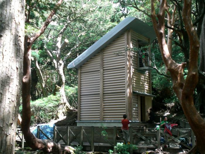 高塚避難小屋