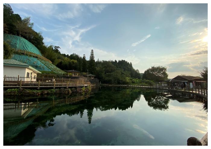 爽快で雄大な湧水