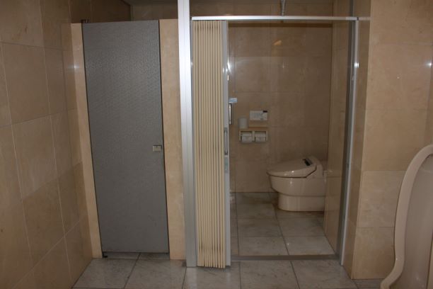 多目的トイレ入り口
