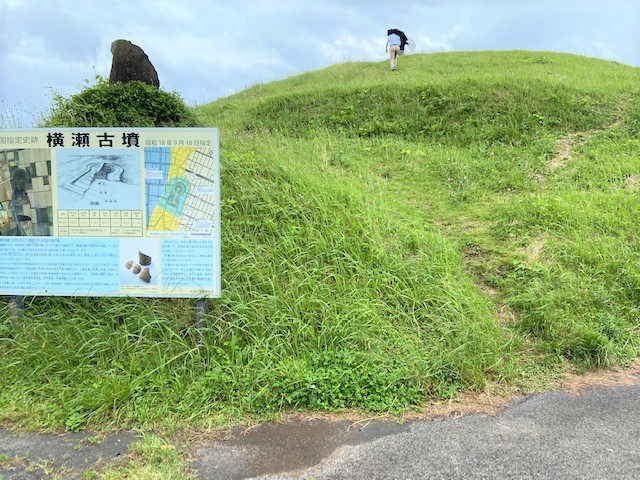 古墳にのぼる