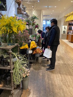 販売店