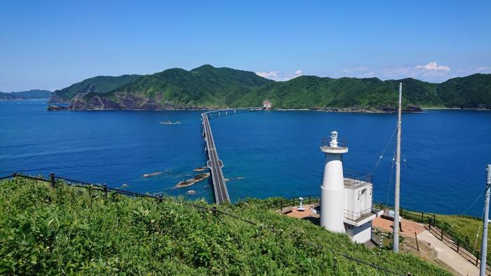 甑大橋と鳥ノ巣山灯台