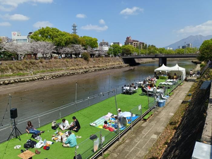 昼の川床お花見デッキ