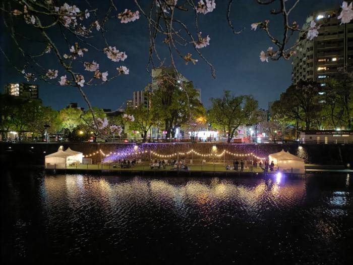 夜の川床お花見デッキ