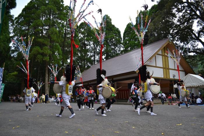 西上の太鼓踊り中回りの様子