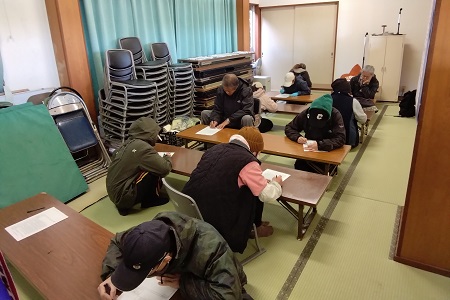 アンケート回答している様子