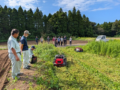 ラジコン草刈り機実演