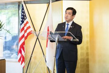 知事あいさつ写真