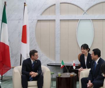 知事写真