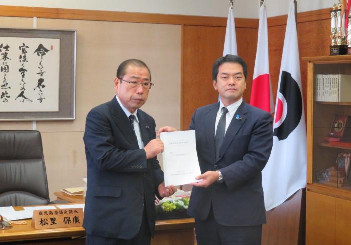 委員長から議長へ報告