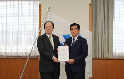 政策提言書手交