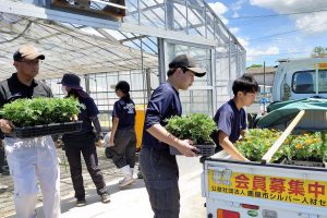 鹿屋市での花苗リレー