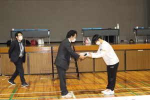握手を交わす様子