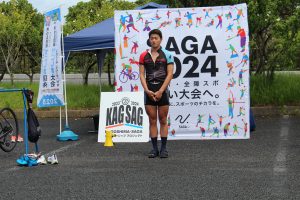 黙とうをささげる選手
