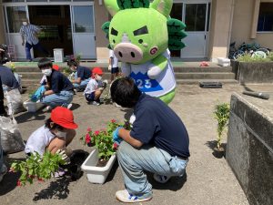 その様子を見守るぐりぶー