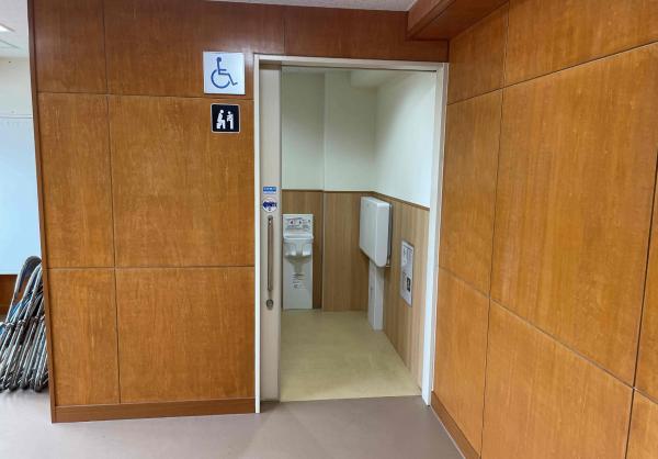 国分陸上競技場トイレ出入り口２