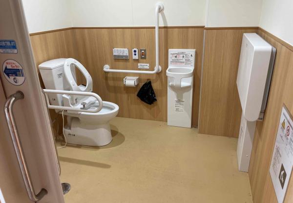 国分陸上競技場トイレ全容