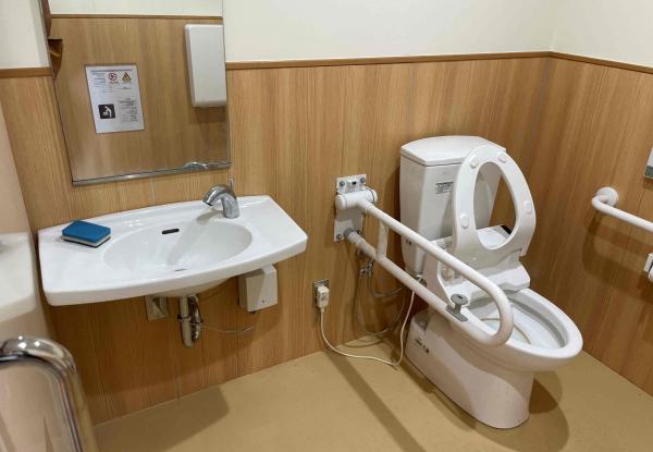 国分陸上競技場トイレ洗面台