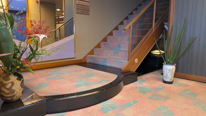 吟 1階EV前階段