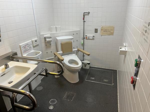 川商ホールトイレ１